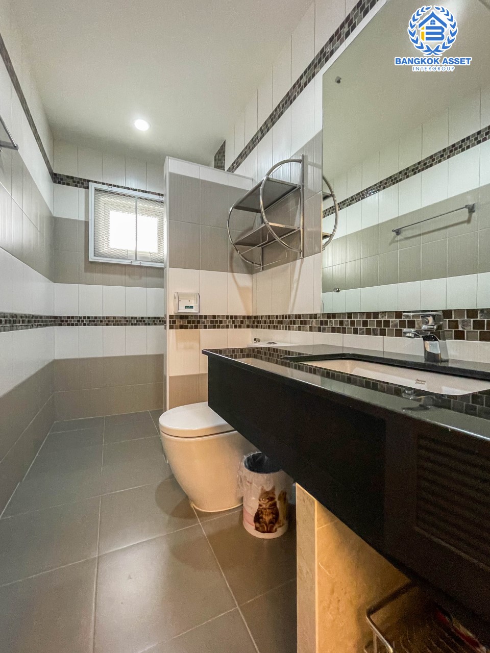 *****บ้านเดี่ยวมือสอง ม. คุณาลัย ซิมโฟนี บ้านกล้วย-ไทรน้อย บ้านสวยพร้อมเข้าอยู่ หลังมุม บนเนื้อที่กว่า 74.9 ตร.ว. พื้นที่ใช้สอยกว้างถึง 250 ตร.ม. ฟังก์ชัน 5 ห้องนอน 4 ห้องน้ำ 2 ที่จอดรถ บนทำเลโซนเมือง เดินทางสะดวกใกล้ร้านอาหาร เชื่อมต่อถนน หลายเส้นทาง ใกล้รถไฟฟ้าสายสีม่วง "สถานีคลองบางไผ่" และเซ็นทรัลเวสต์เกต